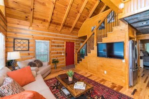 Cabin, 3 Bedrooms, Kitchen, River View | Ruang tamu