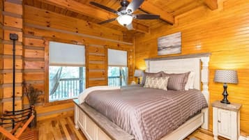 Cabana, 3 quartos, cozinha, vista para o rio | Escrivaninha, espaço de trabalho para notebook, cortinas blackout