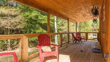 Cabin, 1 Bedroom, Kitchen, River View | Terrace/patio