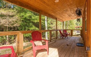 Cabin, 1 Bedroom, Kitchen, River View | Teres/patio