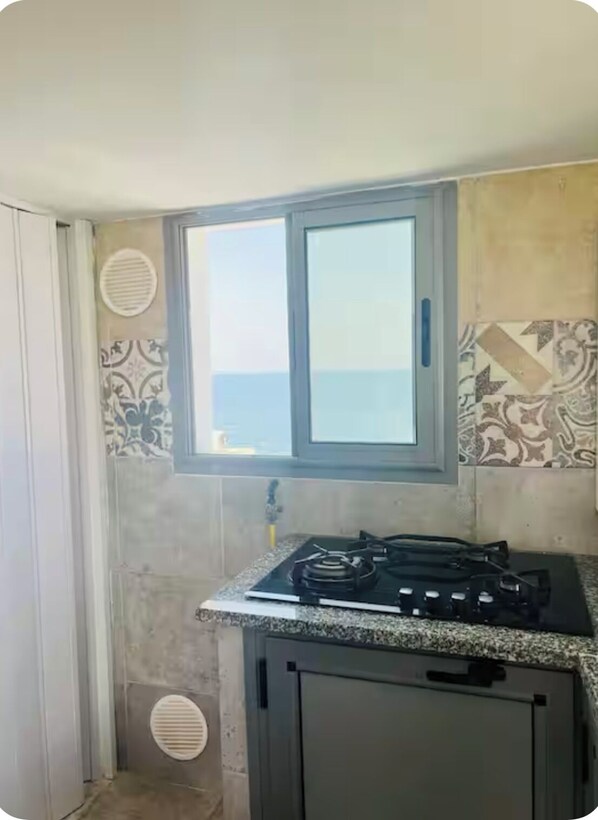 Mikrowelle, Ofen, Herdplatte, Geschirrspüler