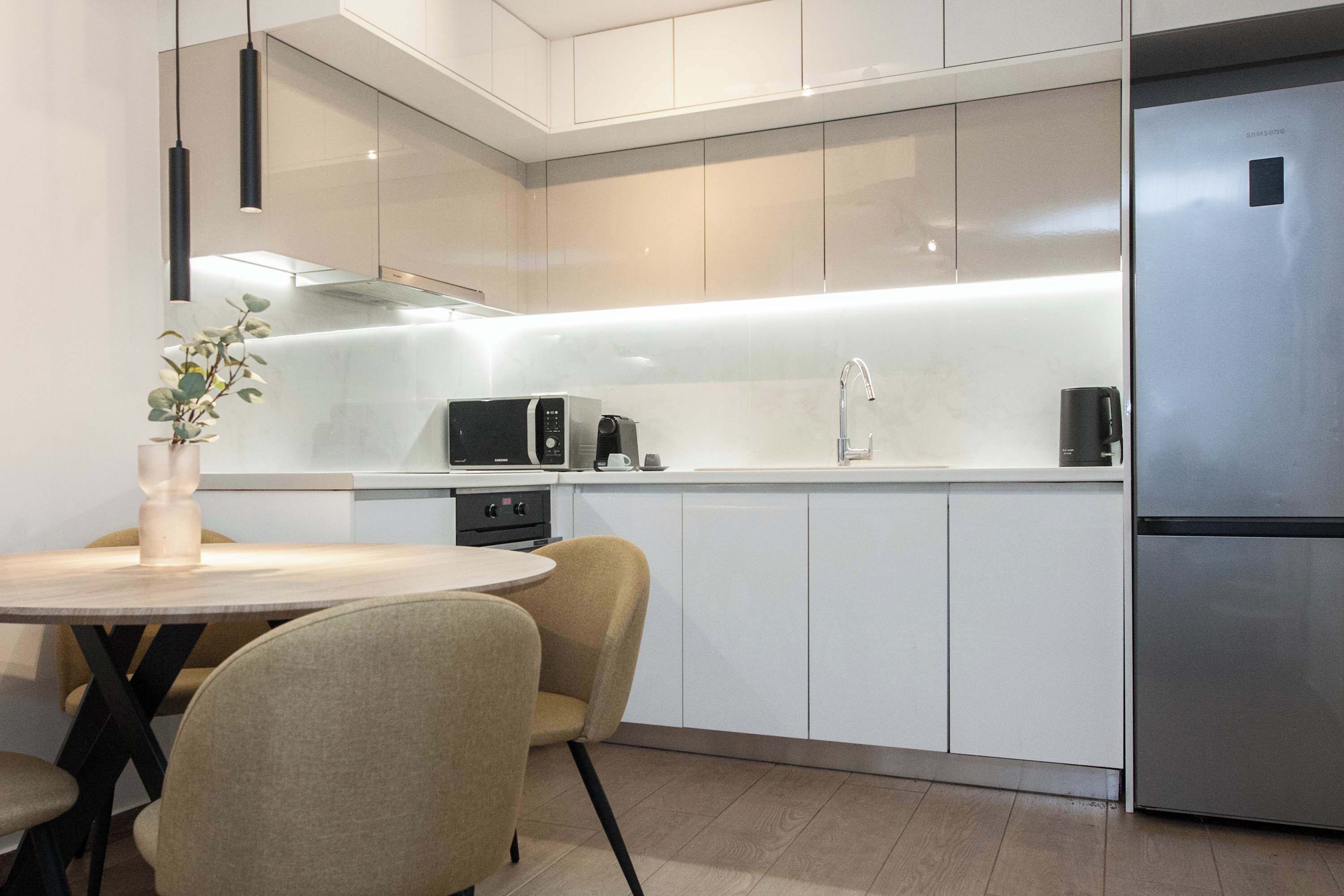 Fridge, microwave, oven, stovetop