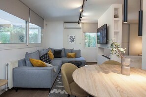 TV - Bright Minimal 1 Bd Apt in Calm Agia Paraskevi (Agia Paraskevi)