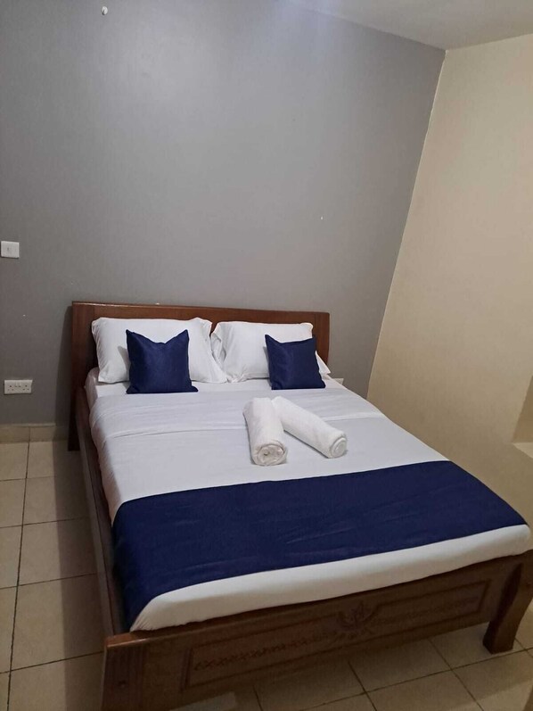 2 slaapkamers, een strijkplank/strijkijzer, gratis wifi, beddengoed