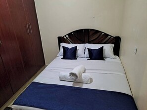 2 室のベッドルーム、デスク、アイロン / アイロン台、WiFi (無料)