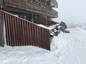 Property grounds - Modern apt with WiFi for 6 ppl at slopes (Besse-et-Saint-Anastaise-Super Besse)