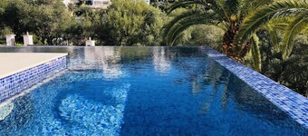 Modern villa in Roses with pool, air conditioning and private parking
