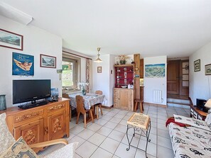 Living area - 2-bedroom apartment, Mont Blanc view, parking included (Combloux)
