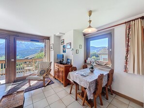 Interior - 2-bedroom apartment, Mont Blanc view, parking included (Combloux)