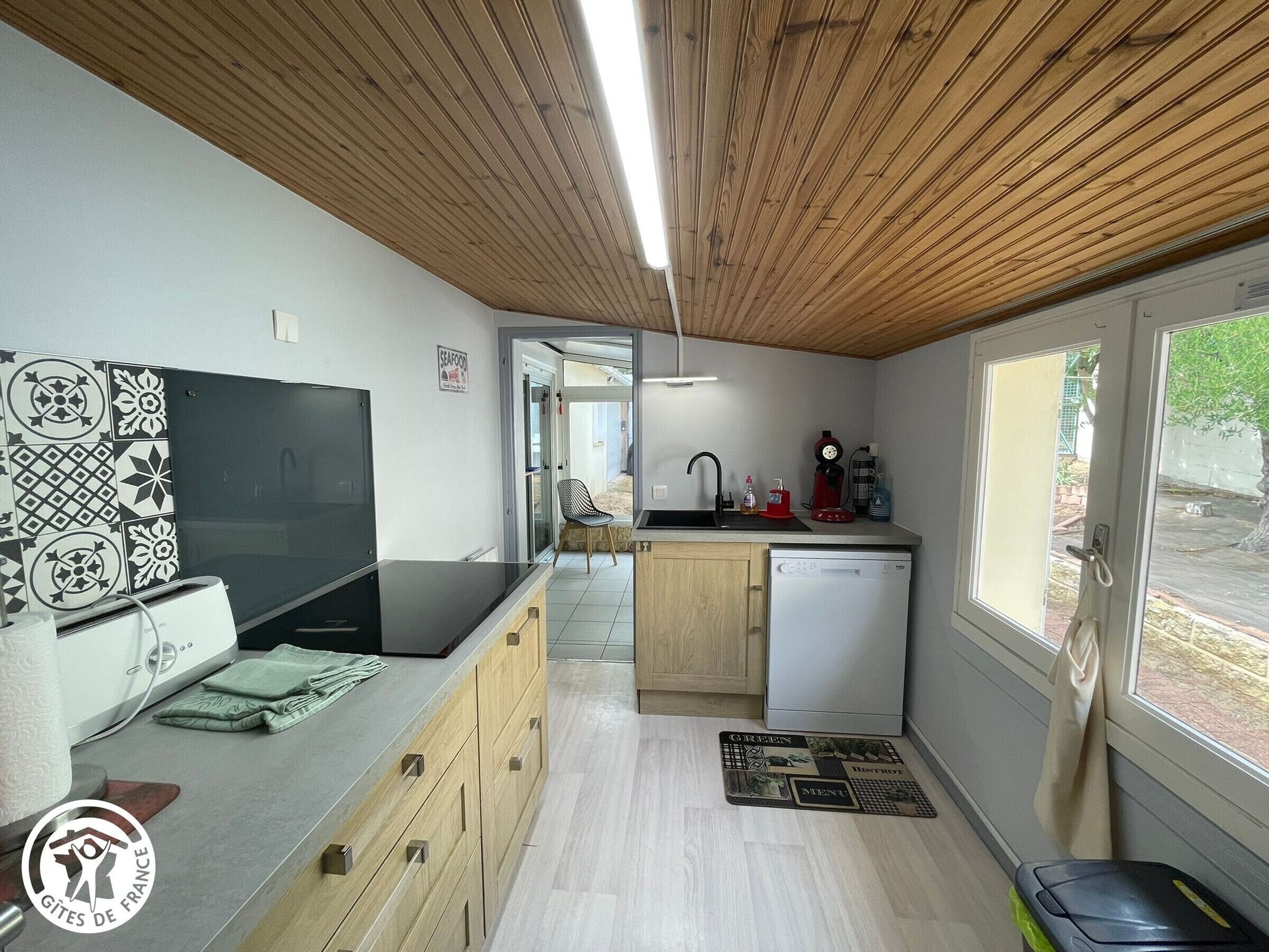 Réfrigérateur, micro-ondes, four, lave-vaisselle