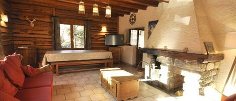 Télévision, cheminée