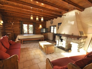 Televisión, chimenea
