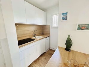 Fridge, microwave, stovetop, dishwasher