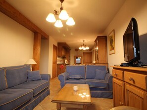 TV - 4-Room 8 Pers Renovated Apartment with Parking in Carroz d'Arâches (Les Carroz d'Arâches)