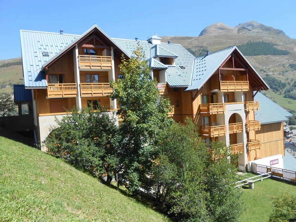 Exterior - Comfortable studio for 4, quiet area with covered parking (Les Deux Alpes)