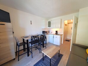 Interior - Comfortable studio for 4, quiet area with covered parking (Les Deux Alpes)
