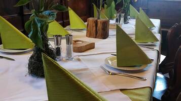 Lunch and dinner served, al fresco dining