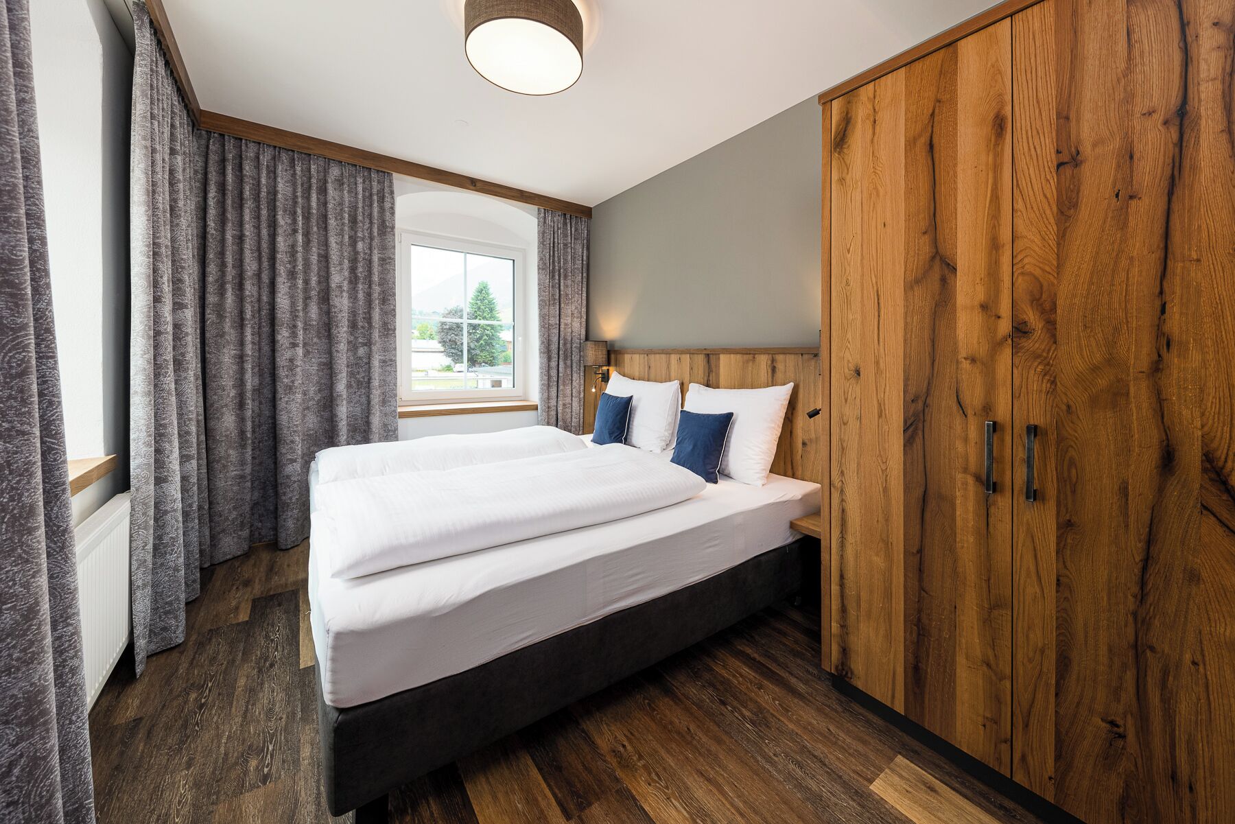 Deluxe-suite - bjergudsigt | Minibar, pengeskab på værelset, gratis Wi-Fi, sengetøj