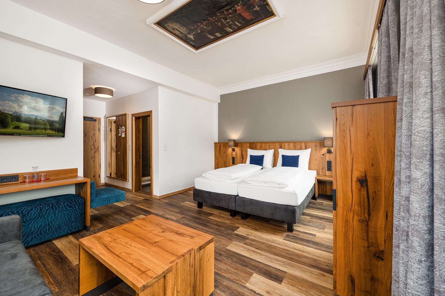 Frigobar, cofres nos quartos, Wi-Fi de cortesia, roupa de cama