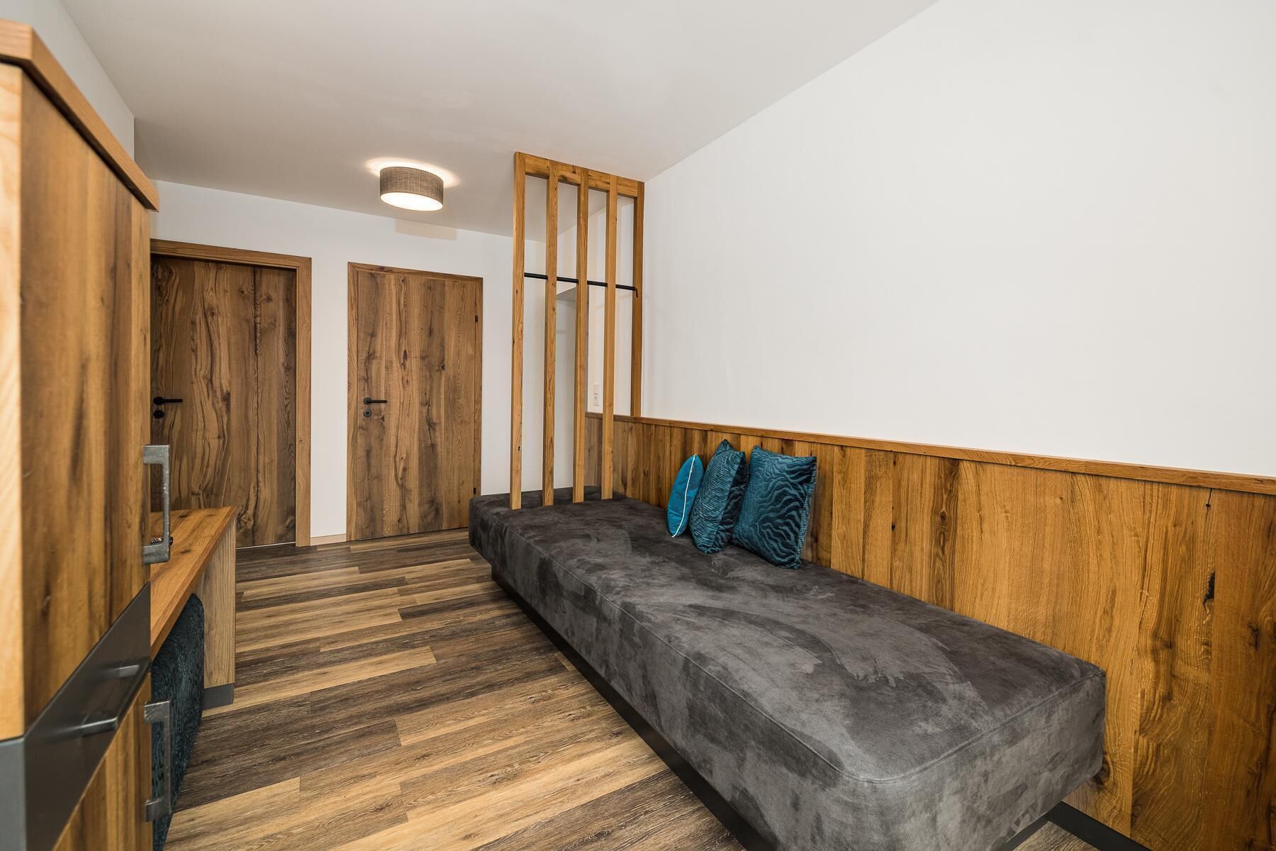 Minibar, caja de seguridad en la habitación, wifi gratis y ropa de cama 