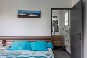4 habitaciones, tabla de planchar con plancha, wifi y ropa de cama 
