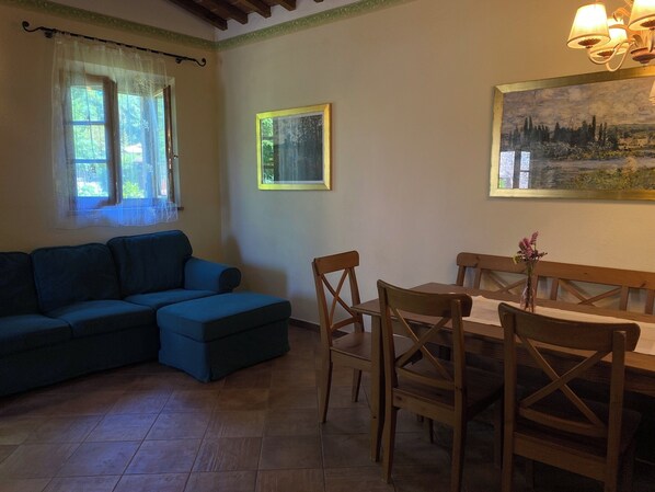 Standard Apartment, 2 Bedrooms, Garden View, Garden Area | Living area