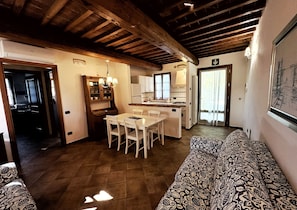 Standard Apartment, 1 Double Bed with Sofa bed, Courtyard View, Ground Floor | Living area - Agriturismo Borgo Sette Tigli (Montepulciano)