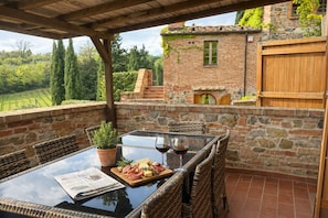Standard Apartment, 3 Bedrooms, Hill View | Premium bedding, down duvets, iron/ironing board, free WiFi - Agriturismo Borgo Sette Tigli (Montepulciano)