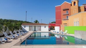 Outdoor pool - Baymont by Wyndham Lazaro Cardenas (Lazaro Cardenas)