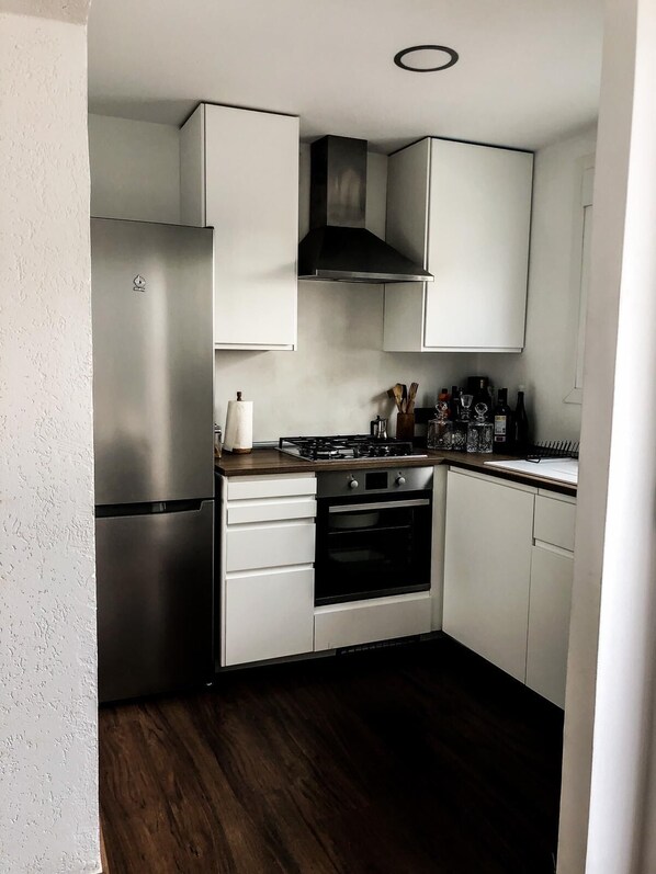 Horno, parrilla de estufa y lavavajillas 