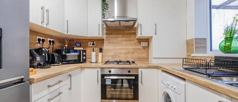 Fridge, microwave, oven, stovetop