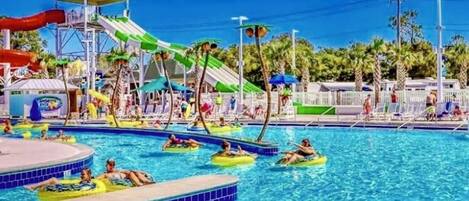 Piscina coberta i piscina a l'aire lliure