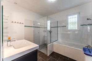 Shower, hair dryer, towels