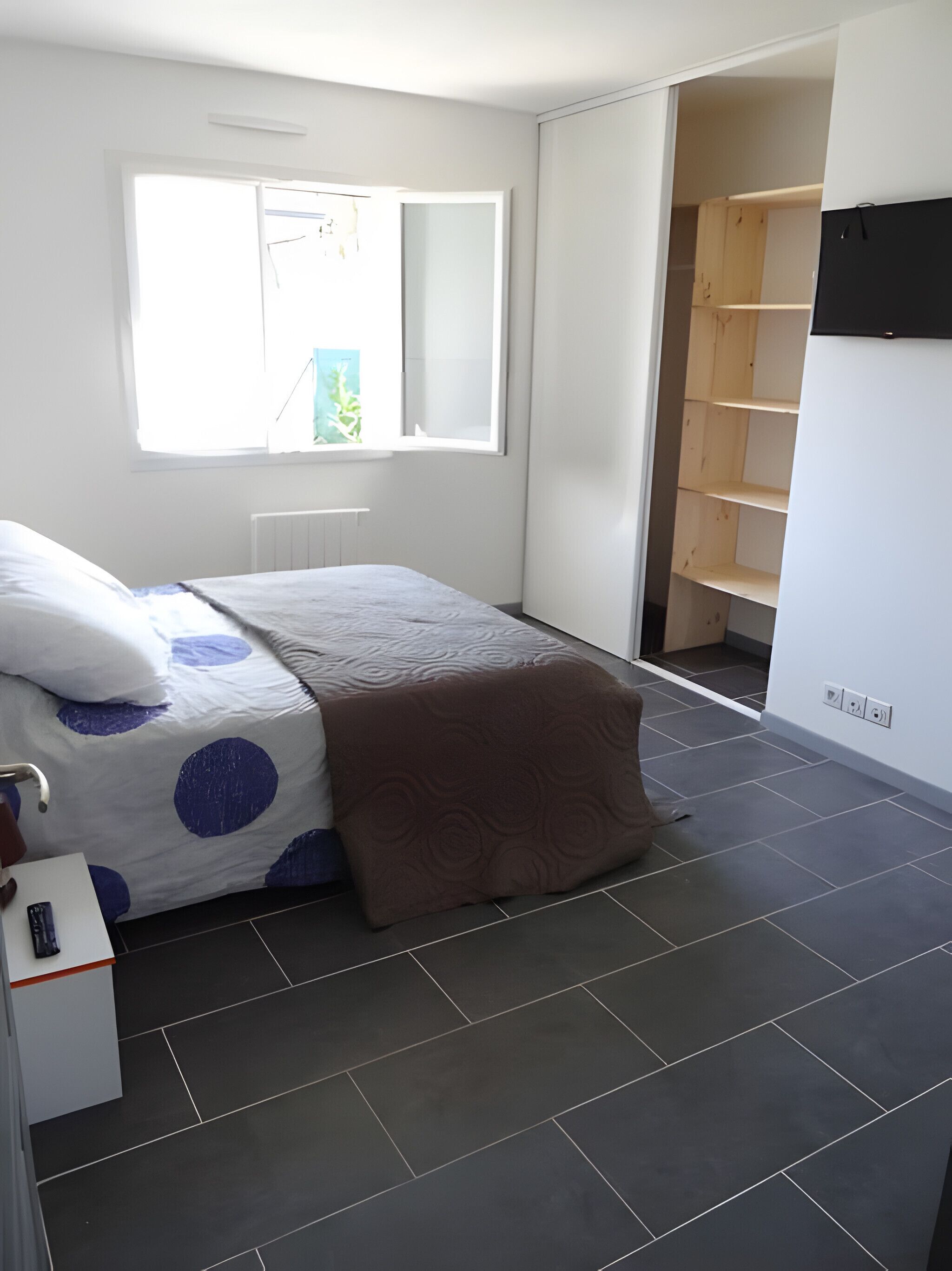 3 slaapkamers, een strijkplank/strijkijzer, wifi, beddengoed