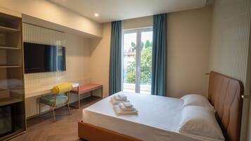 Deluxe Double Room | Minibar, free WiFi