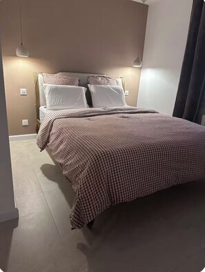 3 chambres, fer et planche à repasser, Wi-Fi, draps fournis