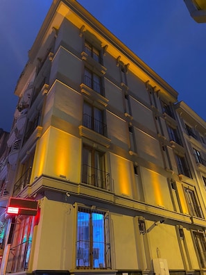 المنشأة من الخارج