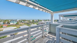 A balcony with a view of a residential area and the ocean. - Spacious TownHouse ~ Walk to Beach ~ Resort Pool (Port Aransas)