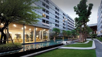 Studio, Accessible, Smoking | Pool | Outdoor pool