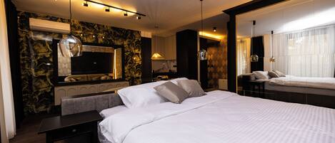 Superior Apartment, 1 King Bed | Minibar, laptop workspace, blackout drapes, soundproofing