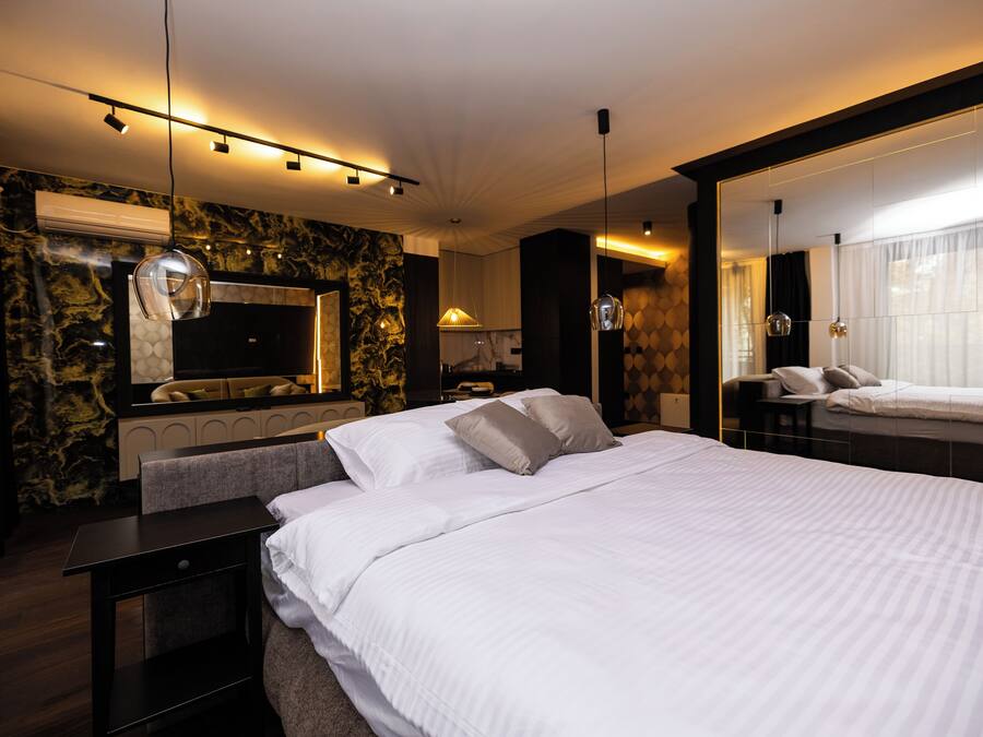 Superior Apartment, 1 King Bed | Minibar, laptop workspace, blackout curtains, soundproofing