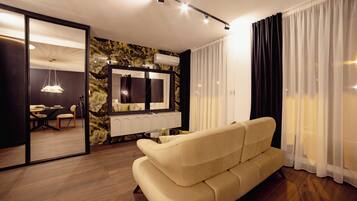 Superior Apartment, 1 King Bed | Minibar, laptop workspace, blackout drapes, soundproofing