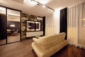 Superior Apartment, 1 King Bed | Minibar, laptop workspace, blackout curtains, soundproofing - Kron (Novi Sad)