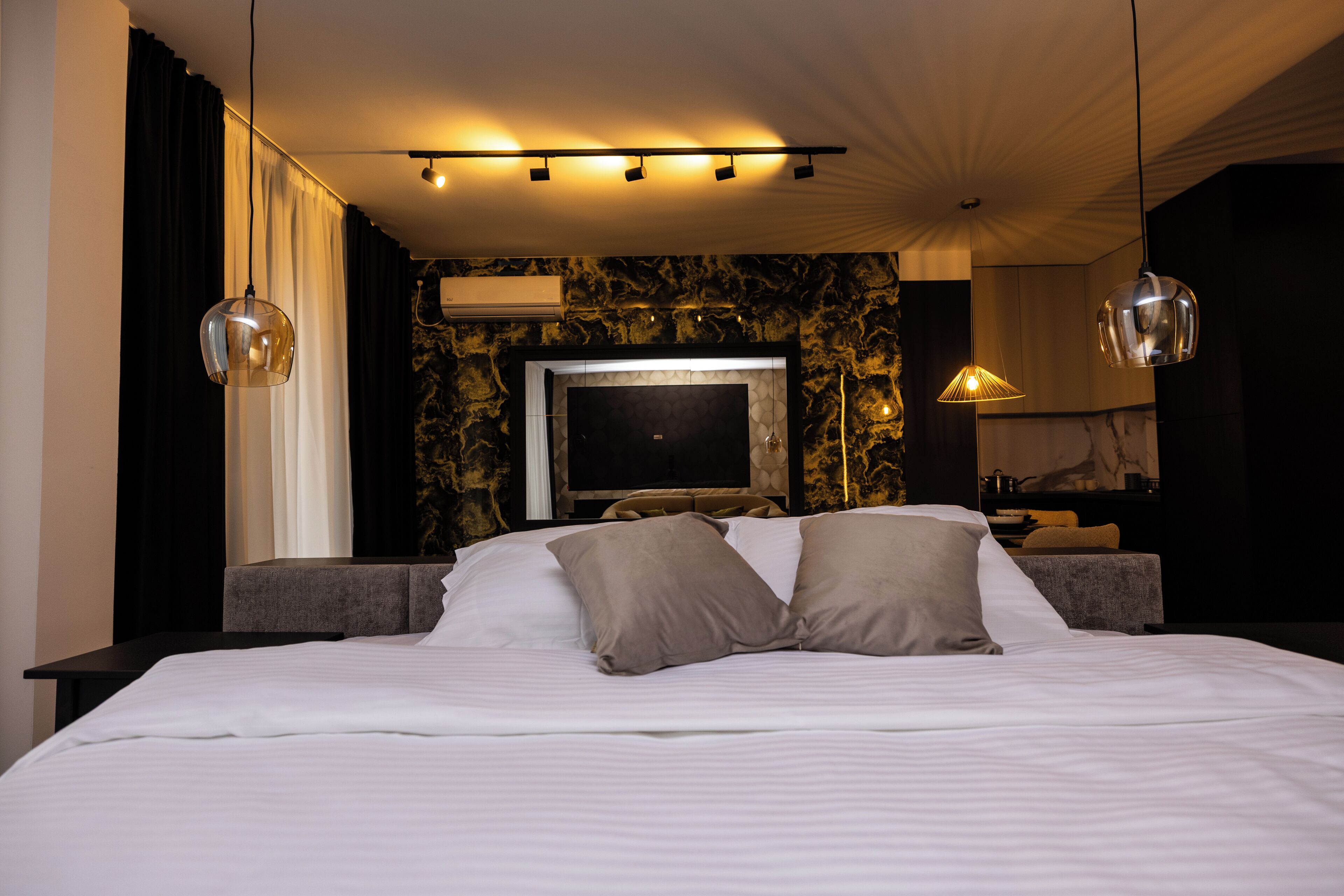 Leilighet – superior, 1 kingsize-seng | Minibar, skrivebord for bærbar PC, blendingsgardiner og lydisolert