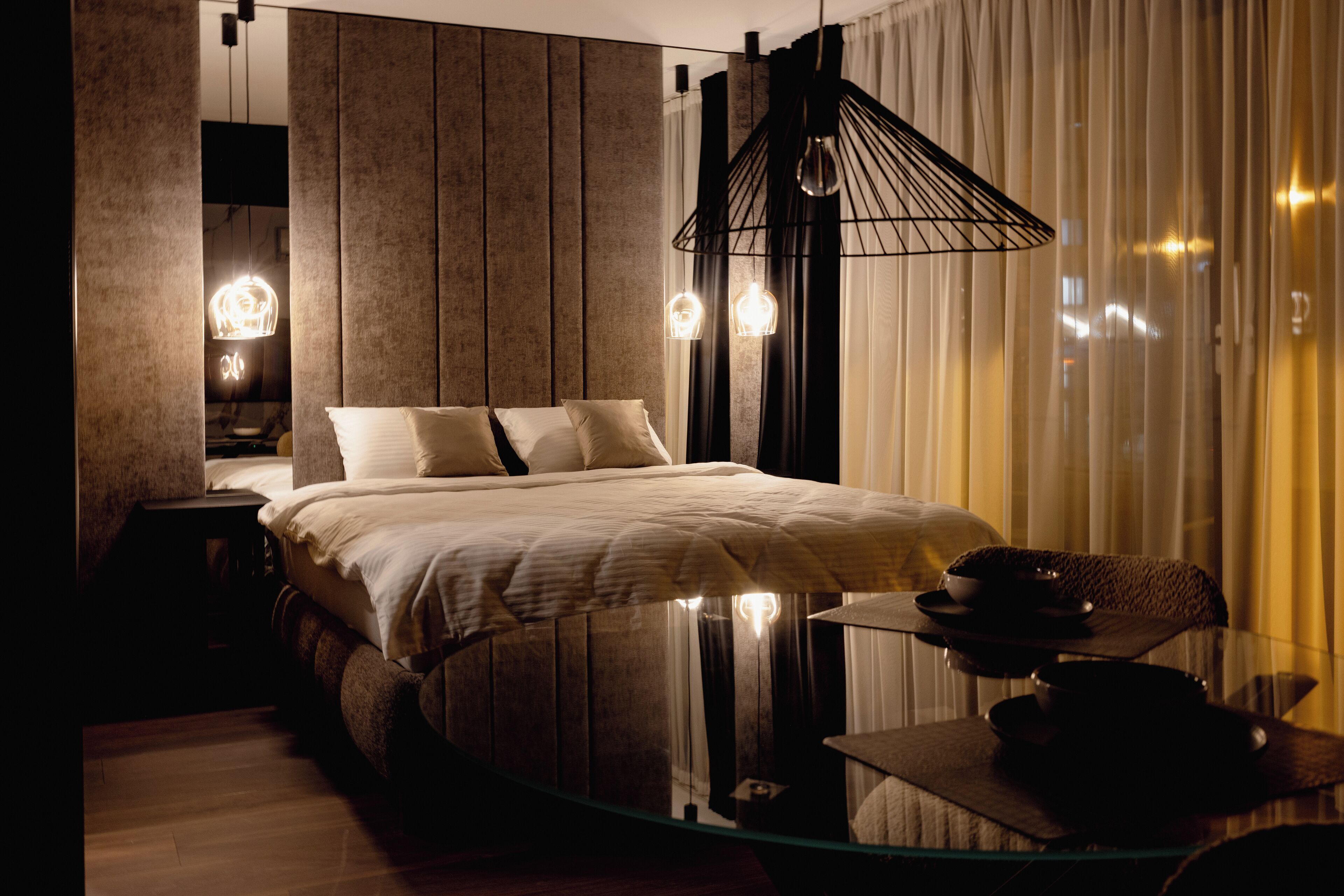 Superior Apartment, 1 King Bed | Minibar, laptop workspace, blackout curtains, soundproofing