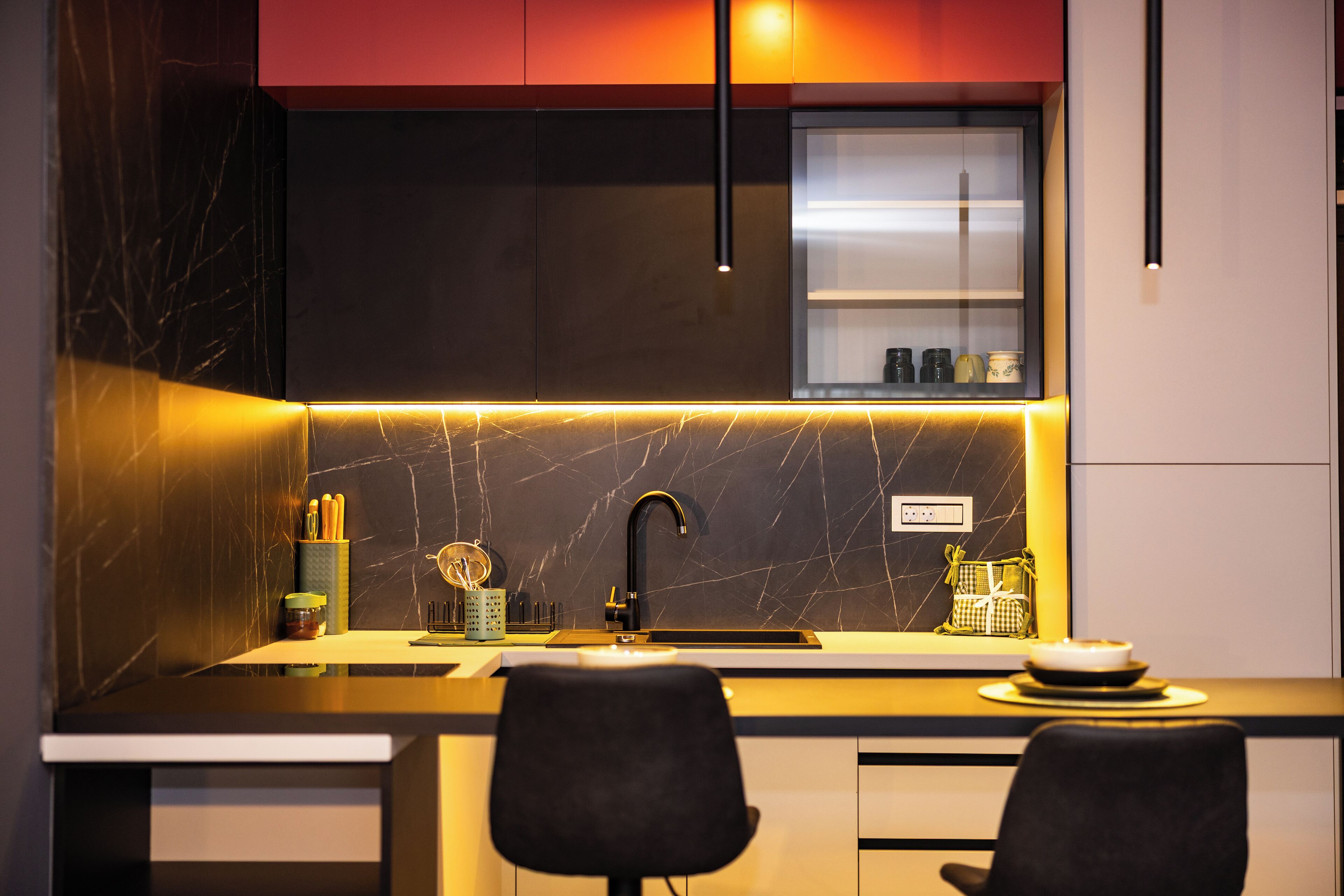 Studio, 1 King Bed | Private kitchen | Mini-fridge