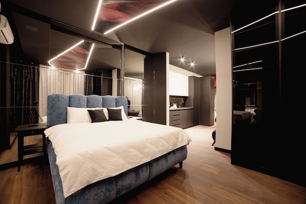 Elite Penthouse | Minibar, laptop workspace, blackout curtains, soundproofing - Kron (Novi Sad)