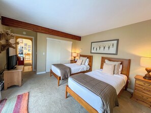 4 bedrooms, desk, iron/ironing board, free WiFi