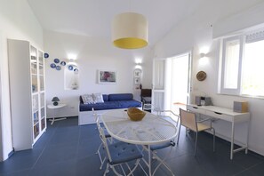 Villa, 3 Bedrooms, Balcony | Dining room