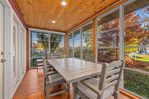 Lakefront Home on Snowmobile Trails! Sleeps 10, Dogs OK